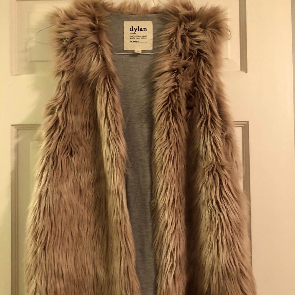 Dylan faux fur light pink vest